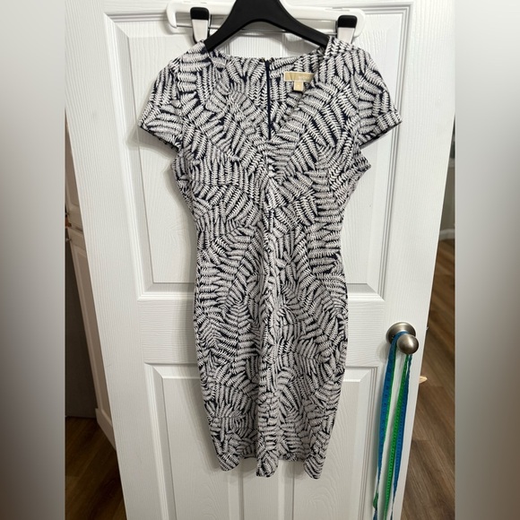 MICHAEL KORS Navy Blue And White Palm Frond Cap Sleeve Bodycon dress Medium - Picture 1 of 6
